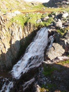 Водопад недалеко от Териберки