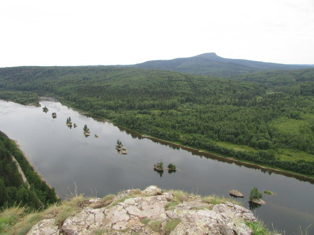 Вид с горы Ветлан на камень Полюд