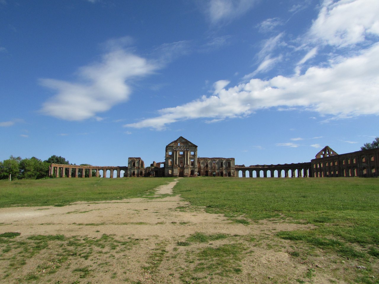 Руины дворца Сапег