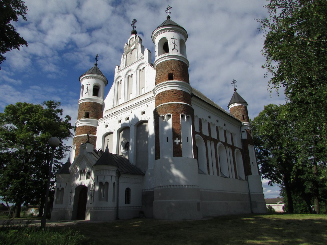 Церковь-крепость в Мурованке