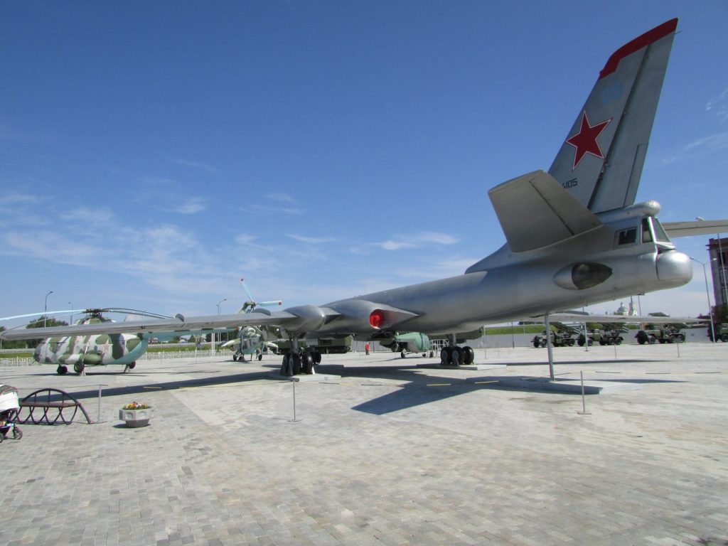 Стратегический бомбардировщик Ту-16