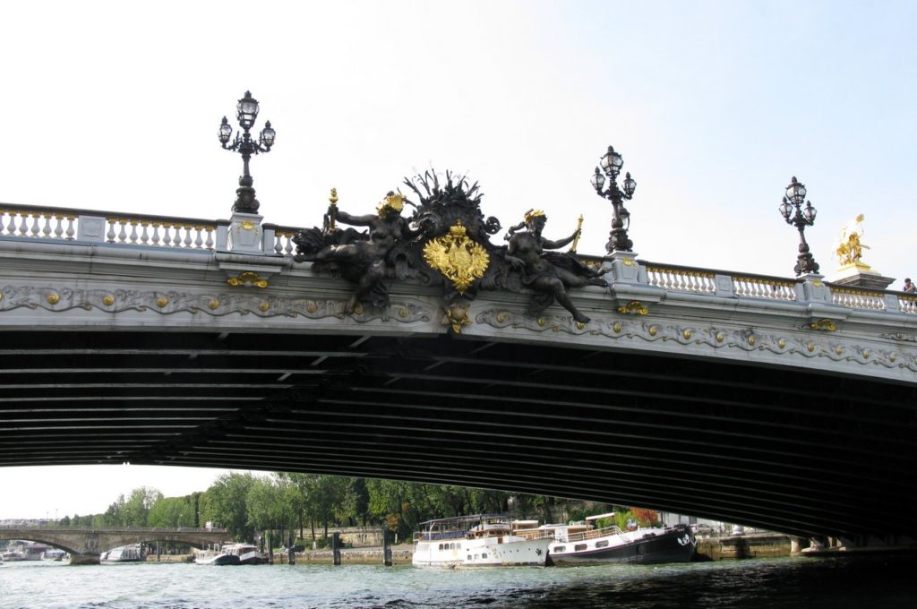 Двуглавый орел на парижском мосту
