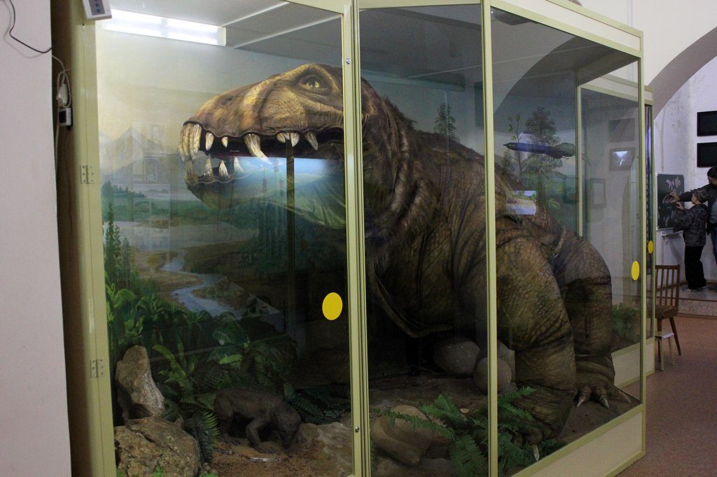 Подвижный макет динозавра