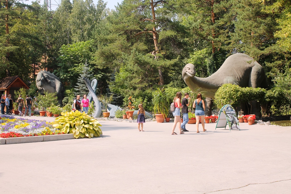 Парк Юрского периода в Новосибирском зоопарке