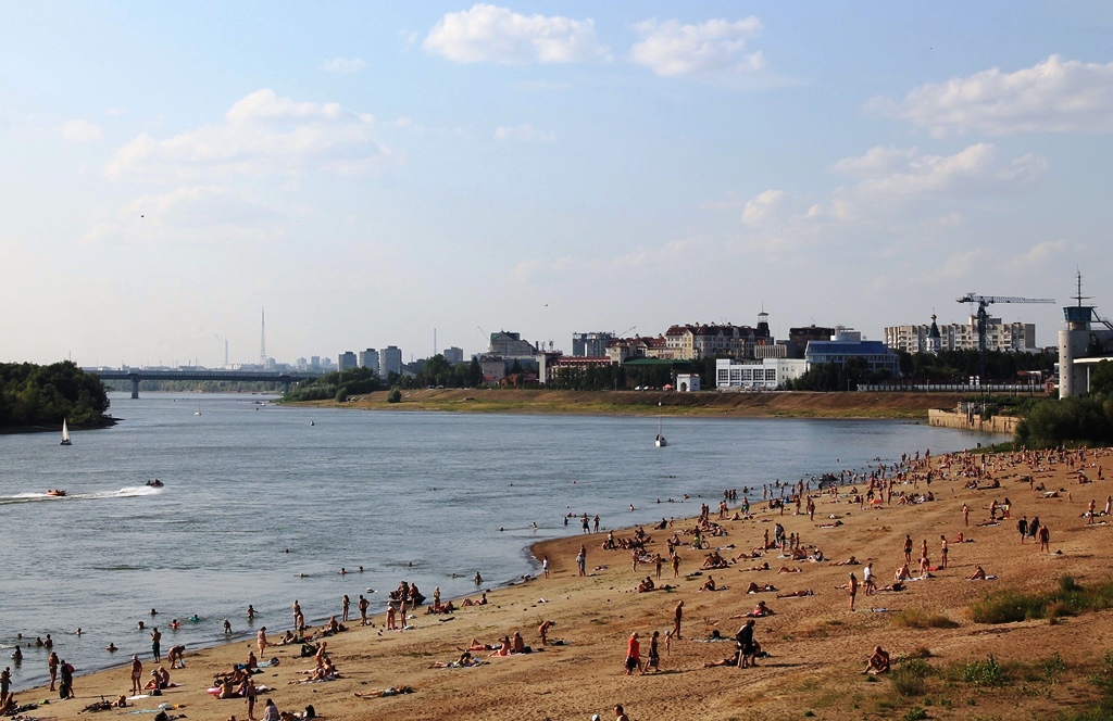 Пляж на берегу Иртыша