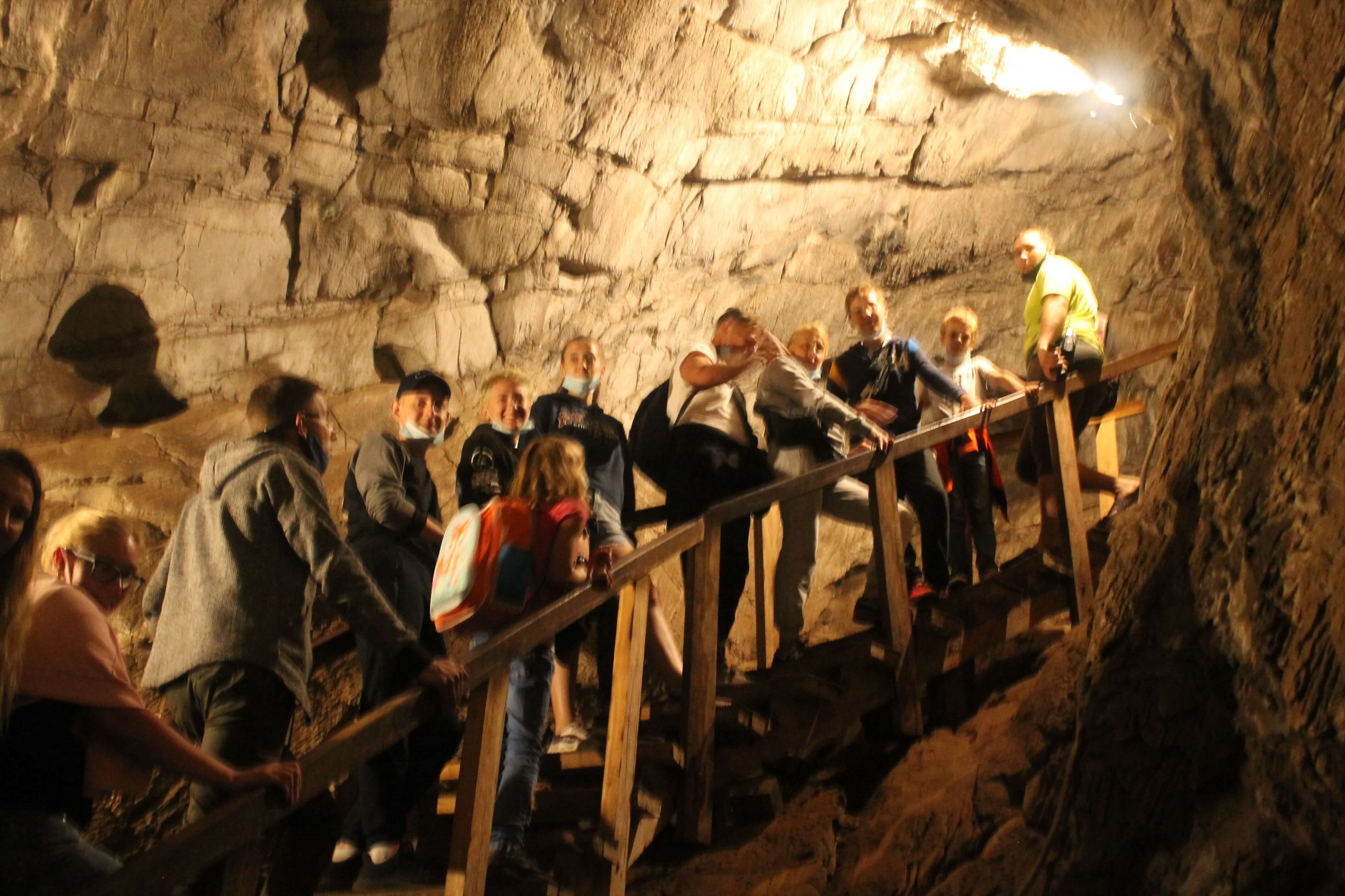 Группа в пещере