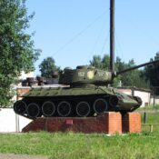 Т-34-85 у КПП в/ч 63662